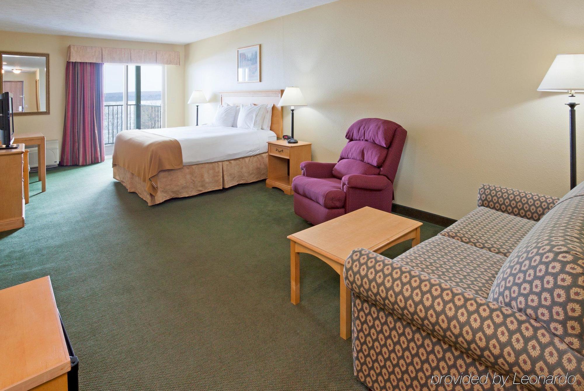 Holiday Inn Express Munising-Lakeview, An Ihg Hotel Room photo